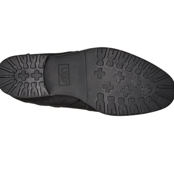 UGG Black Distressed Leather Flat Ankle Bootie 6 - Picture 4 of 7